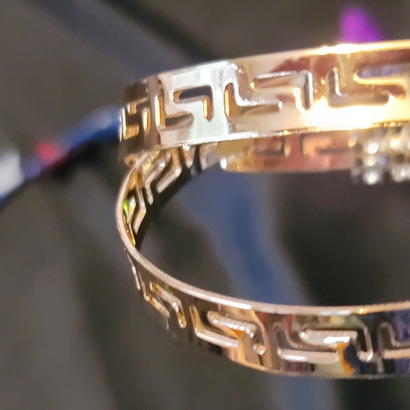 HOOP EARNINGS  ✨️✨️ - Picture 2 of 11